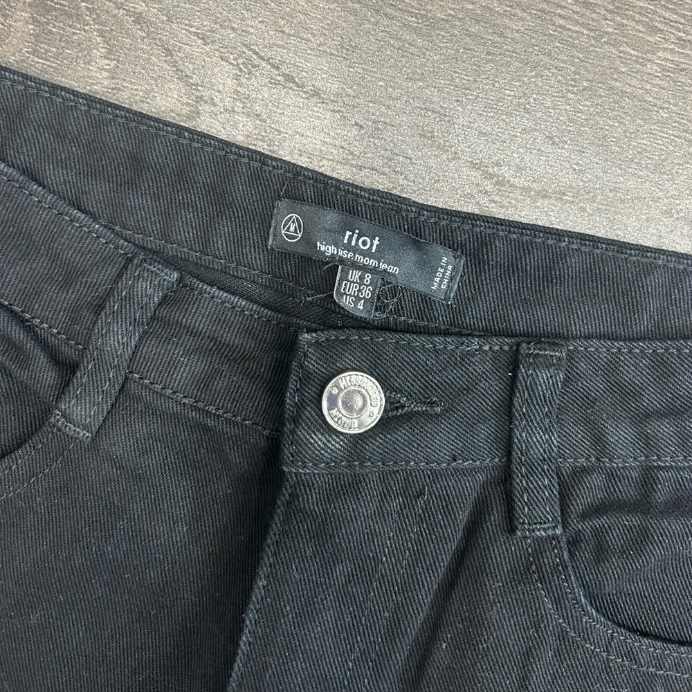 Missguided Riot High Rise Mom Jean - Picture 2 of 6